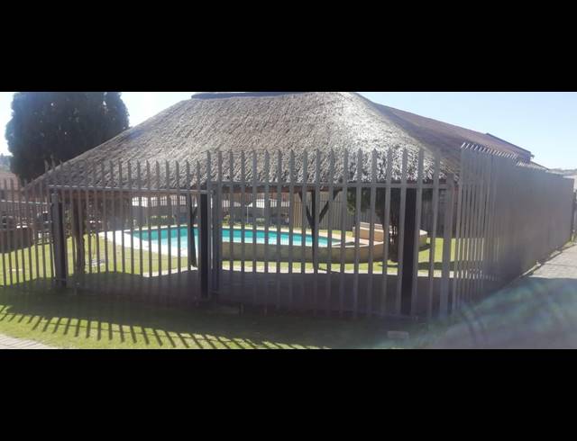 2 BEDROOM APARTMENT FOR SALE IN ALAN MANOR